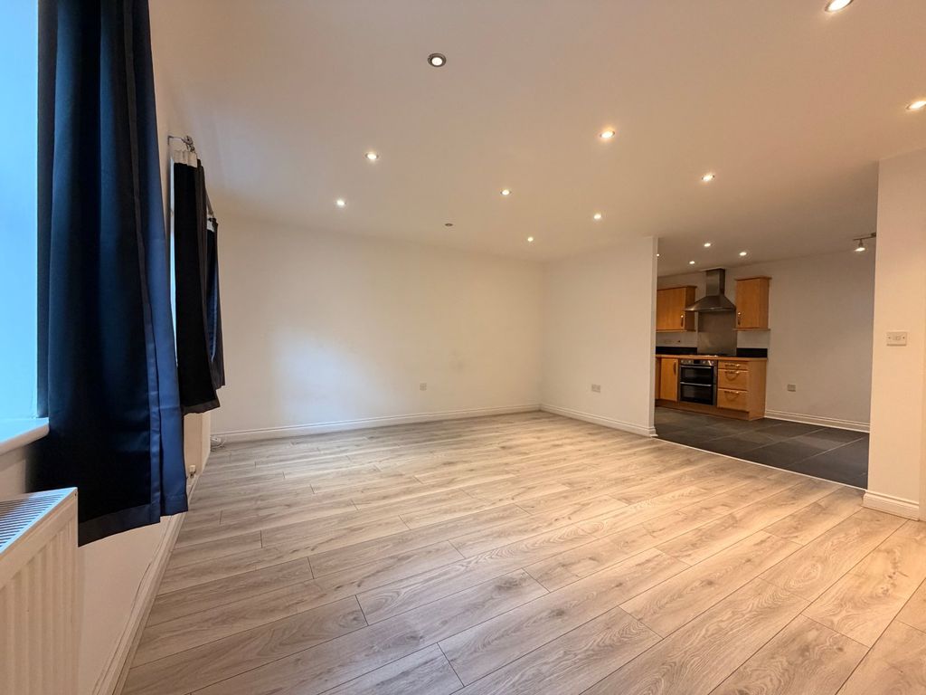 Property photo 2 of 14 Lounge