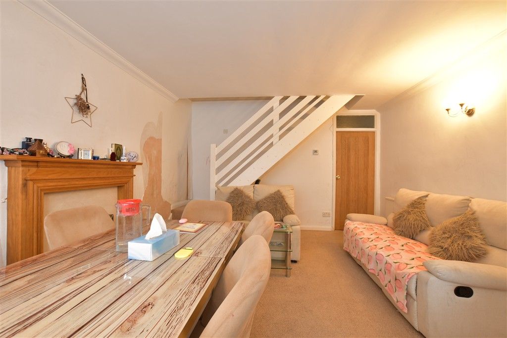 Property photo 3 of 7 Lounge