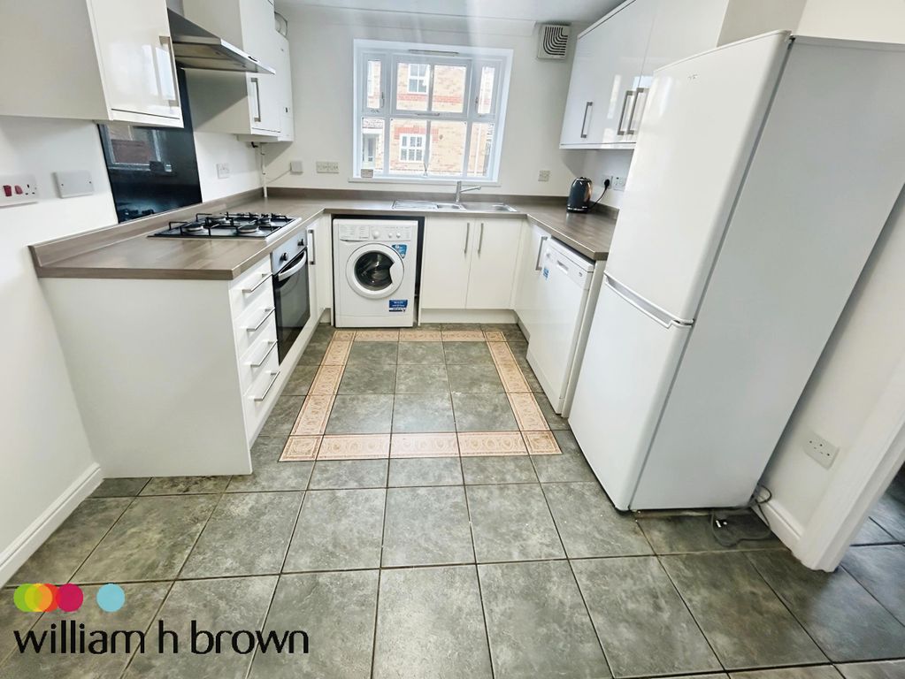 Property photo 2 of 10 Kitchen