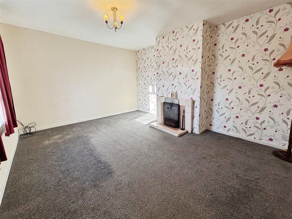 Property photo 2 of 18 Lounge