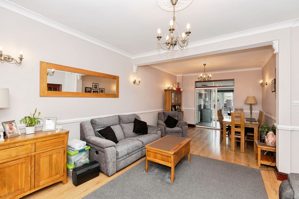 Property photo 3 of 31 Pbox-Img.Jpg