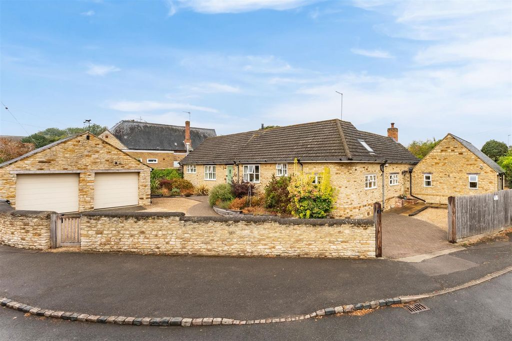 Property photo 1 of 54 Churchstreet_01.Jpg
