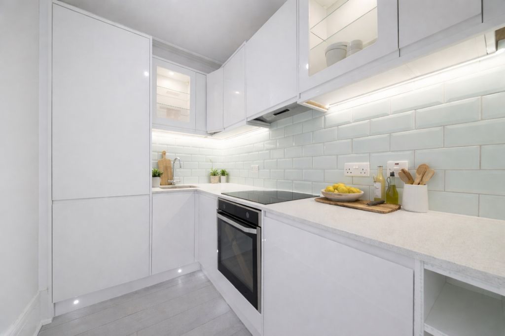 Property photo 2 of 9 Kitchen 1