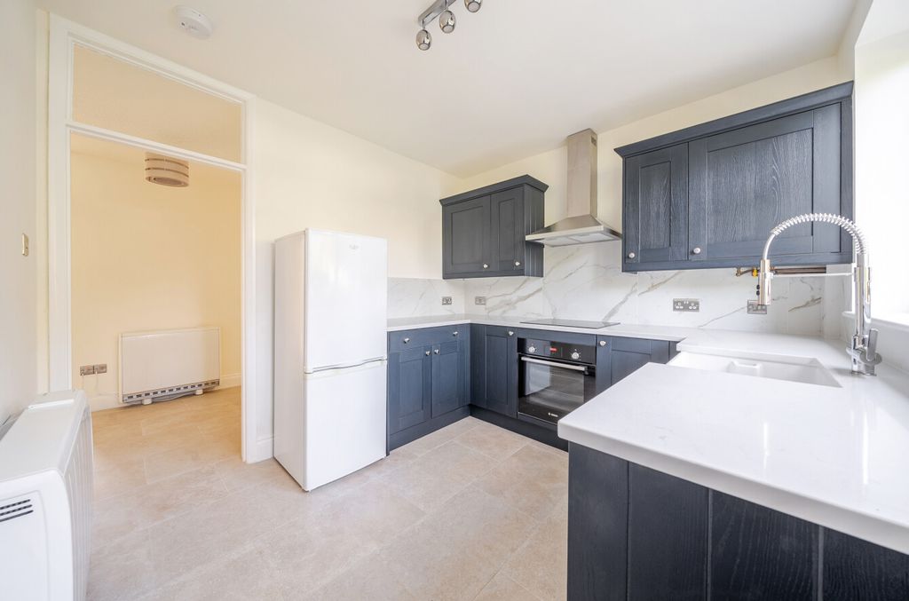 Property photo 3 of 9 1374275-14-6900Ab...