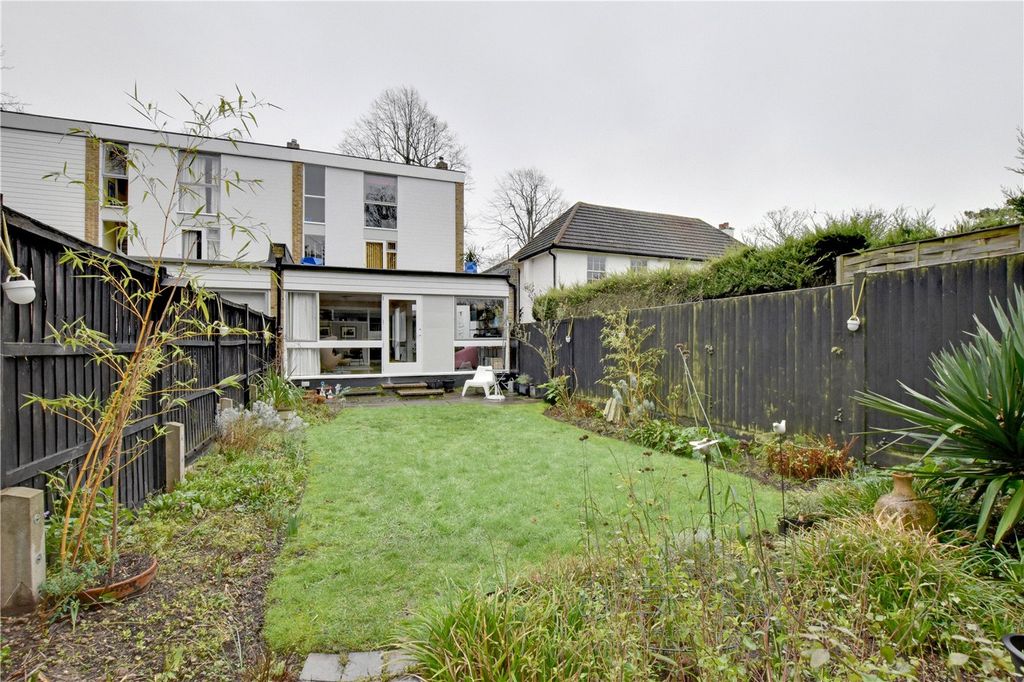 Property photo 3 of 40 Picture No. 21