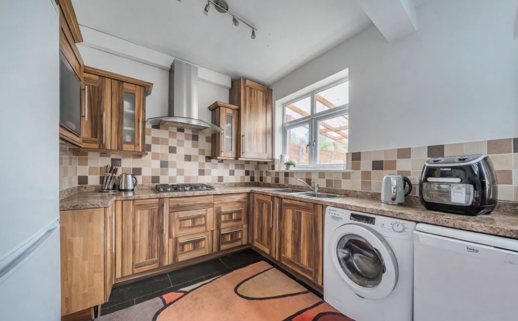 Property photo 3 of 11 Kithcen