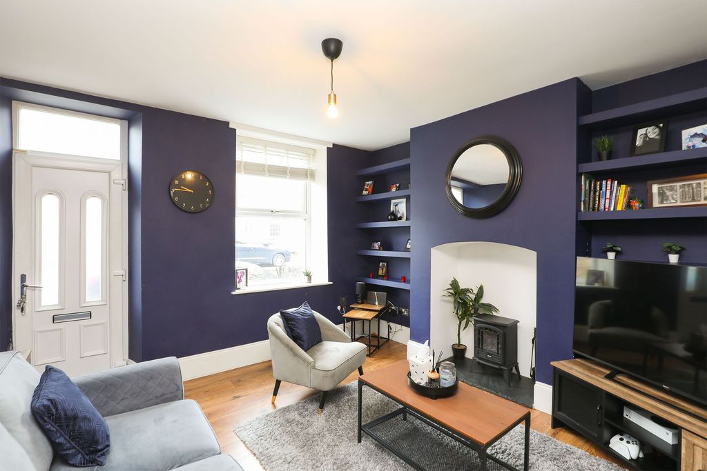 Property photo 2 of 17