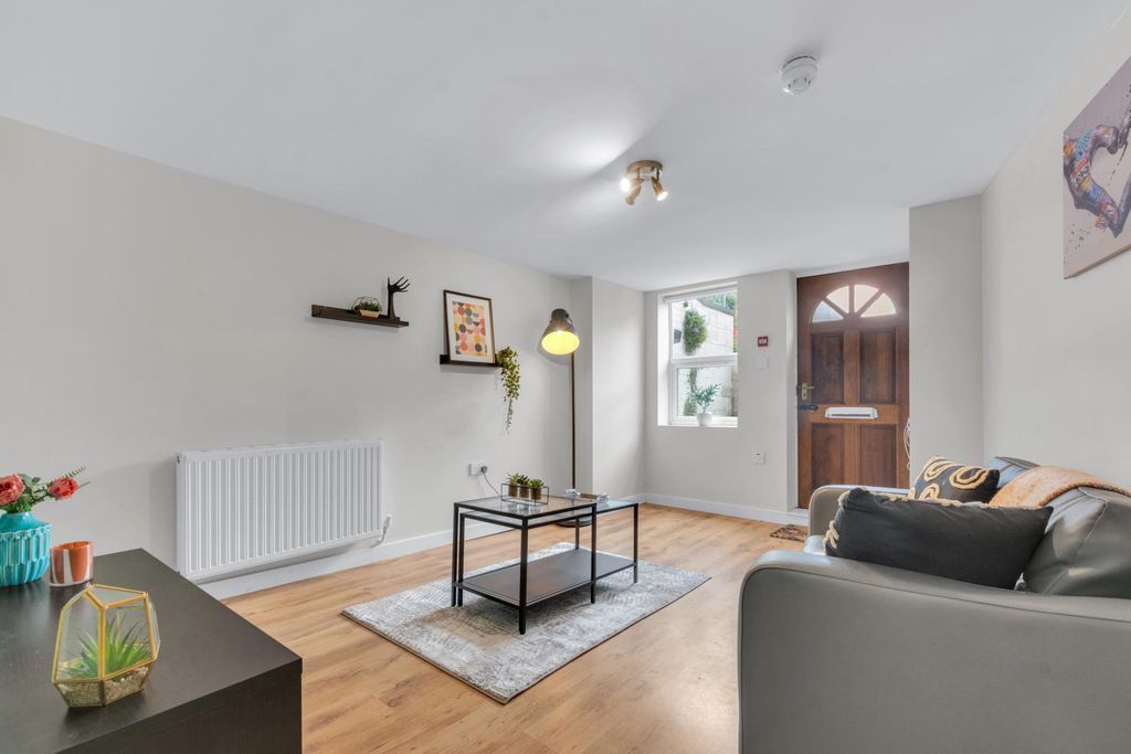 Property photo 2 of 11 Property Photo