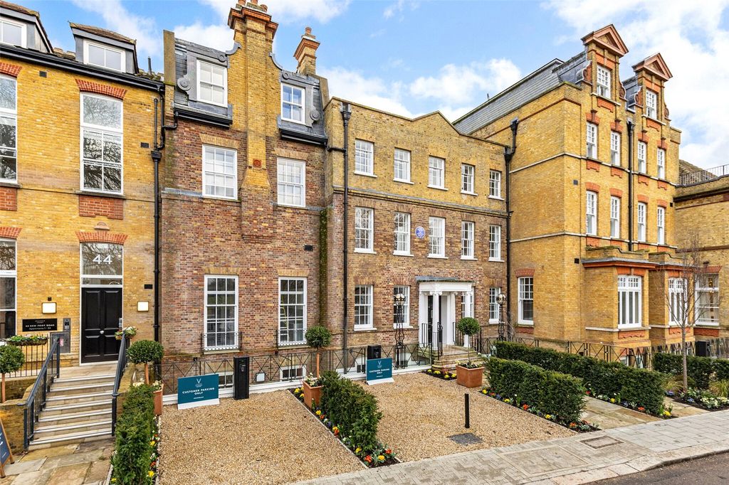 Property photo 1 of 17 External