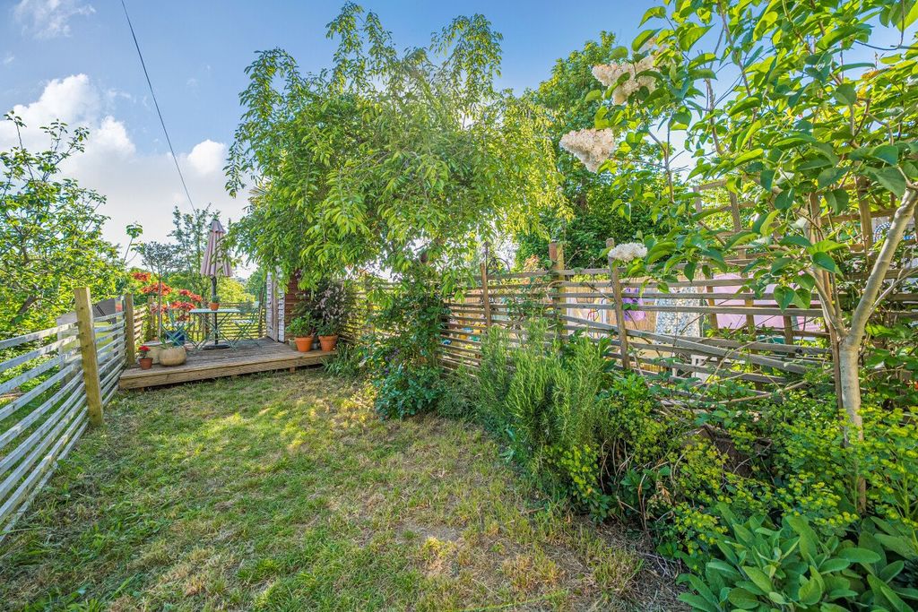 Property photo 2 of 17 Picture No. 24