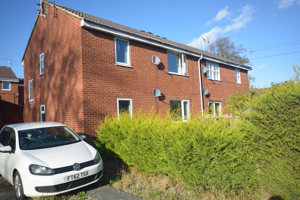 Property photo 1 of 5 Fairfield Road Front