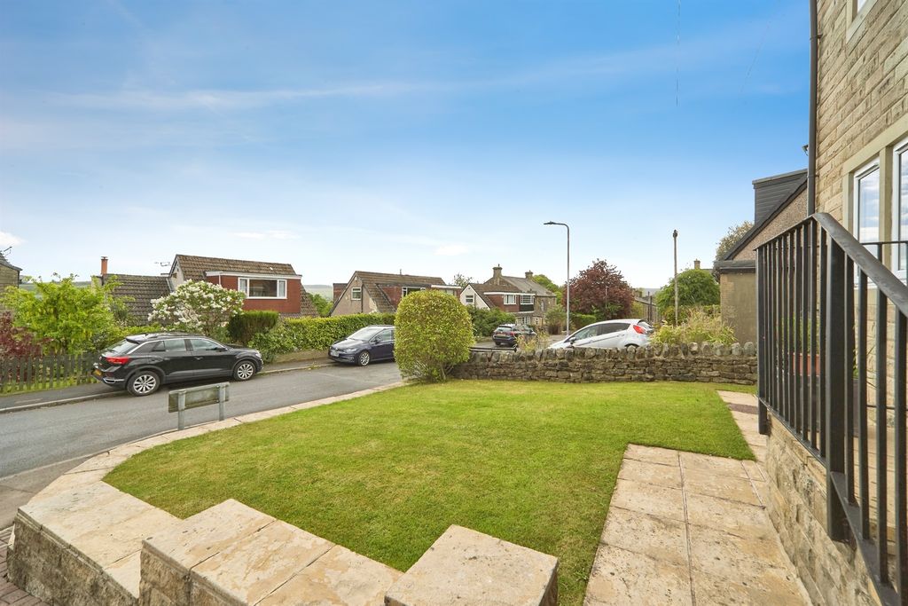 Property photo 2 of 18