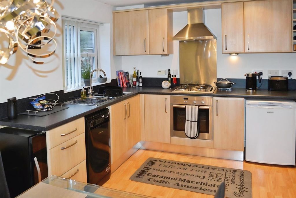 Property photo 2 of 6 73F08F68-Kitchn.Jpg