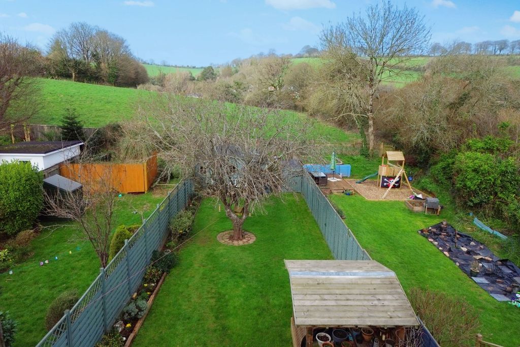 Property photo 2 of 20