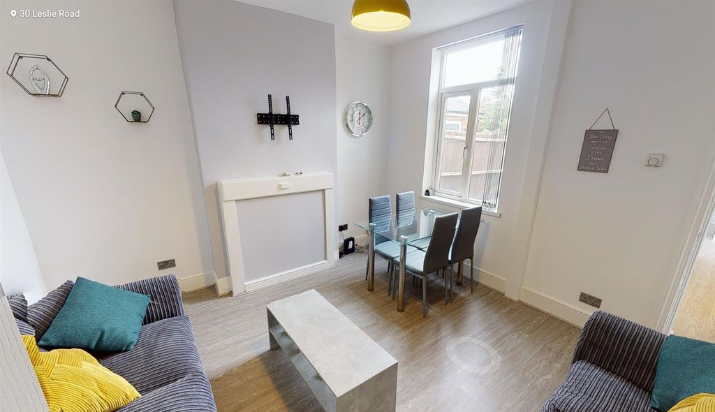 Property photo 2 of 15 ]