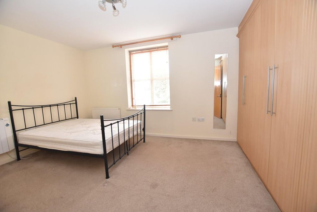 Property photo 3 of 6 Bed 1.Jpg