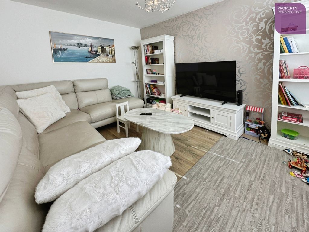 Property photo 2 of 11 Lounge