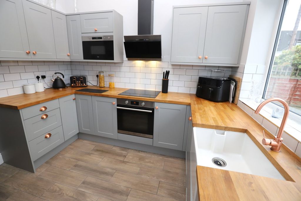 Property photo 1 of 33