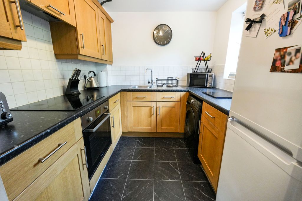 Property photo 3 of 14 Kitchen