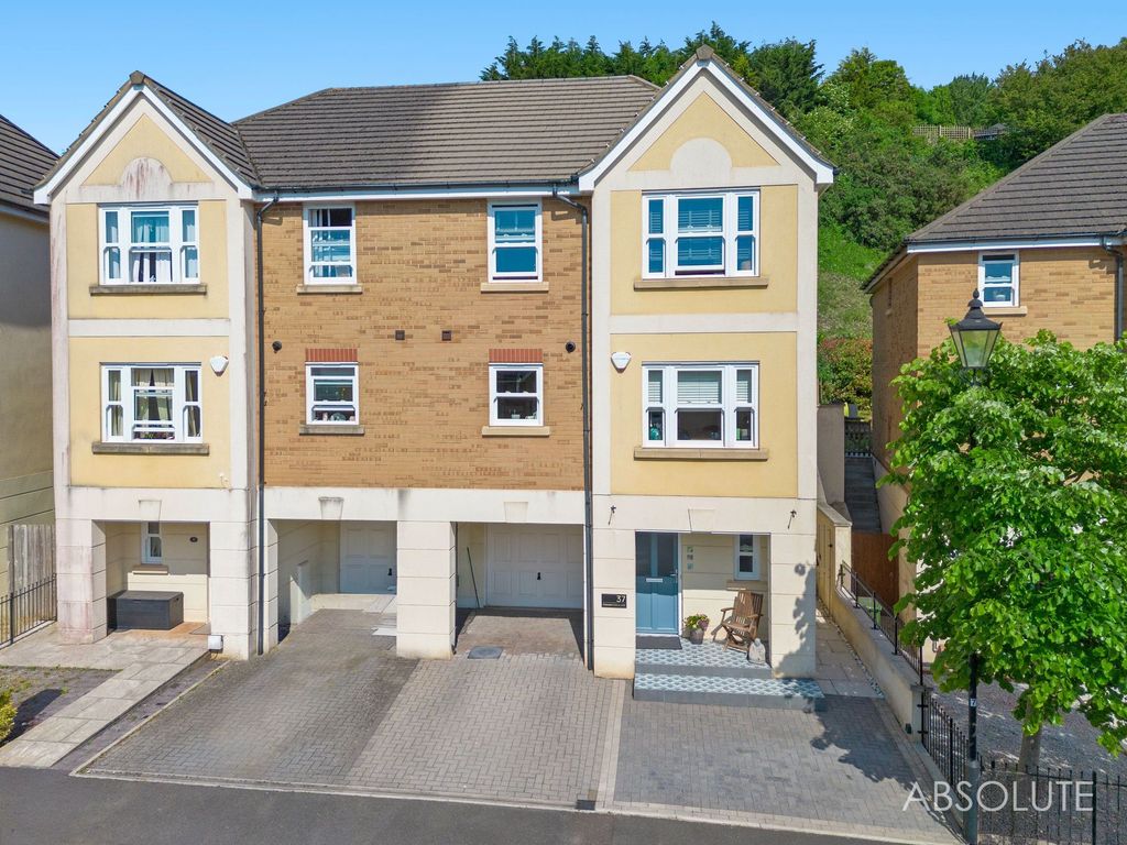 Property photo 1 of 20 4 Bed Semi Detached Family Home