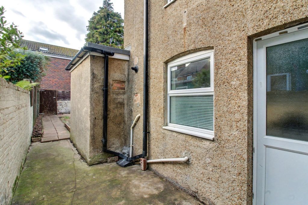 Property photo 3 of 23