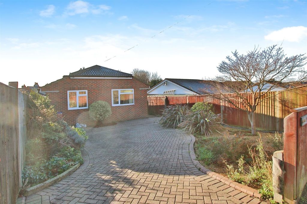 Property photo 1 of 16 2 Bedroom Detached Bungalow For Sale
