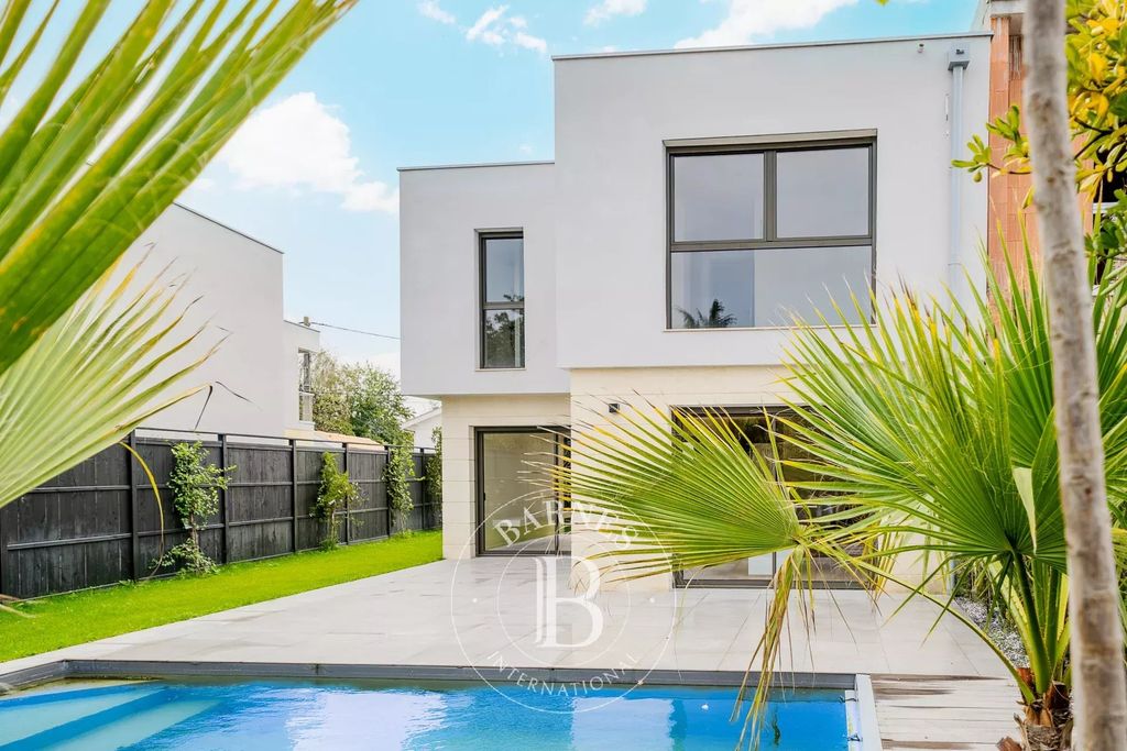 Property photo 1 of 23