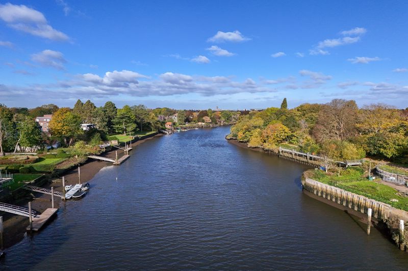 Property photo 3 of 24 River Thames