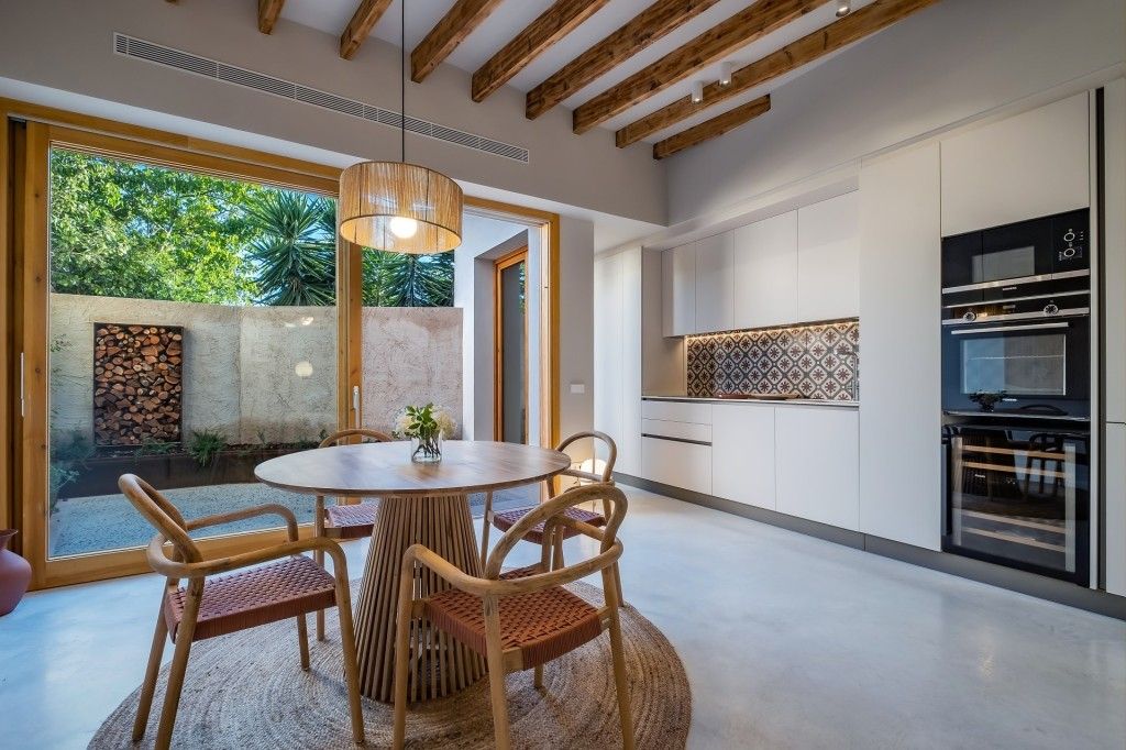 Property photo 1 of 20 Kitchen (2)