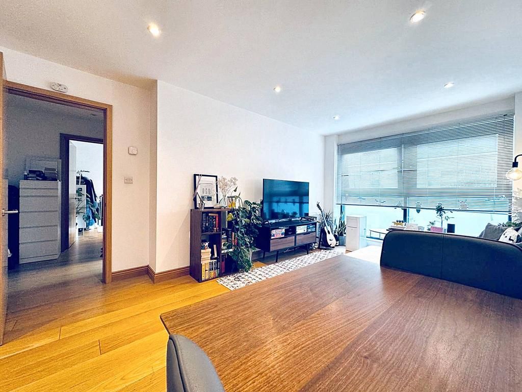 Property photo 3 of 16 Two-Bedroom Apartment For Rent In Burston House, Putney Sw15