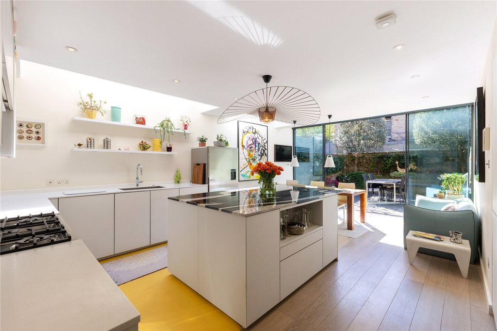 Property photo 1 of 15 Kitchen/Dining