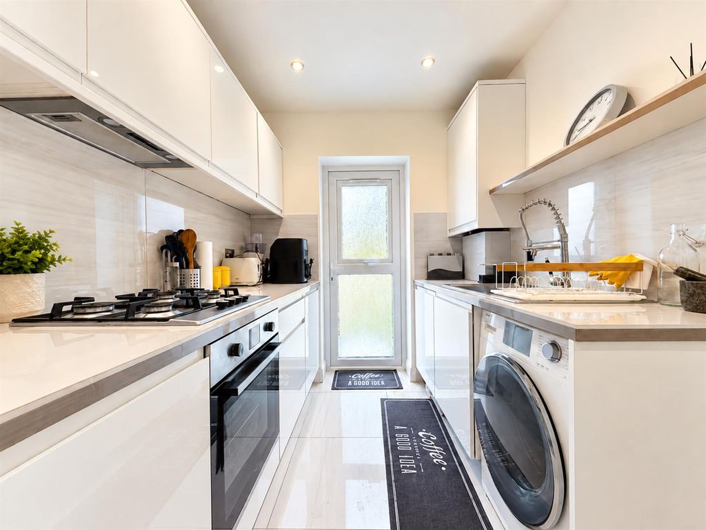 Property photo 1 of 7 Kitchen