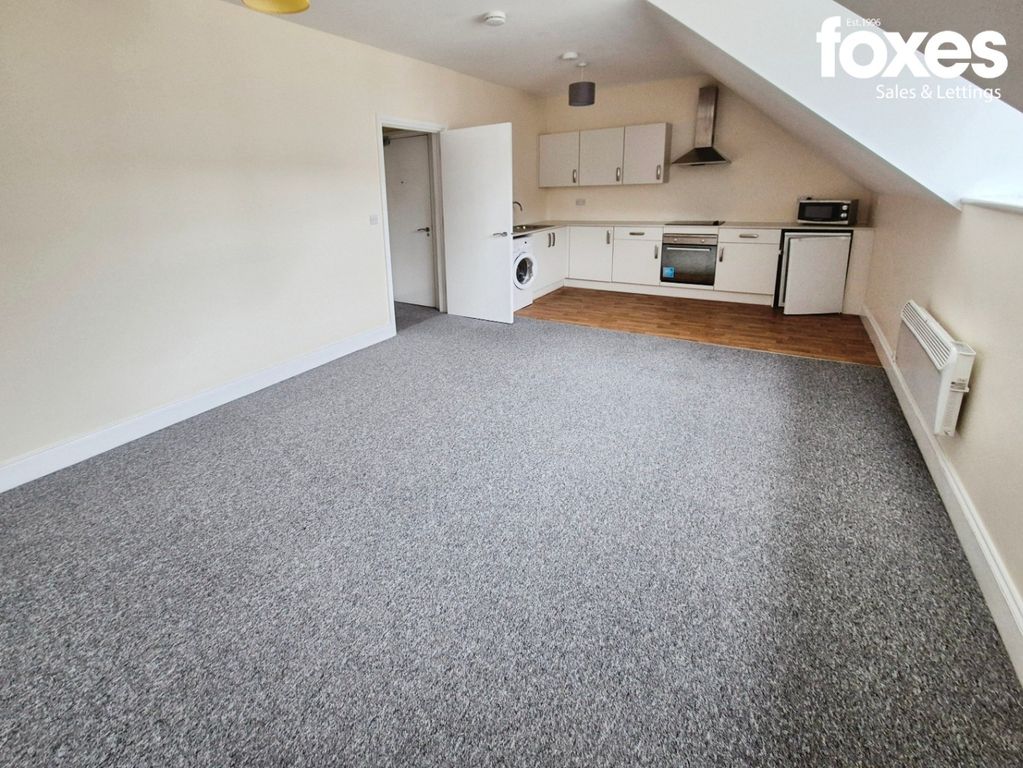 Property photo 3 of 13 4572112