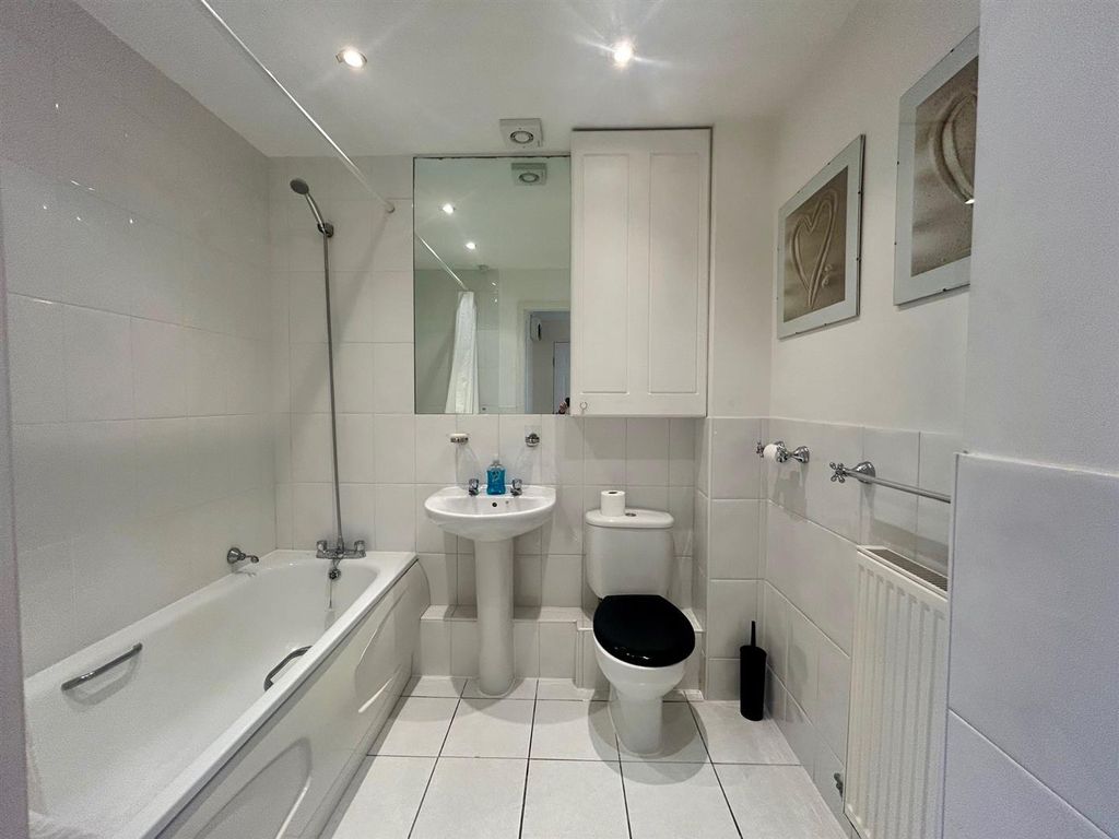 Property photo 3 of 8 Bathroom 1.Jpg