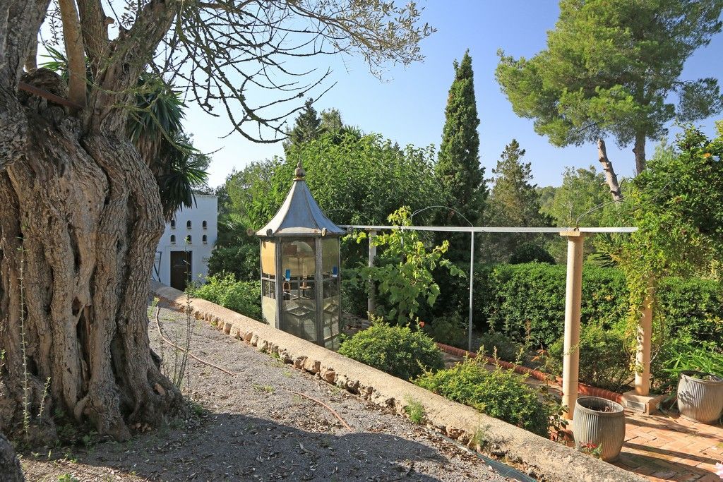 Property photo 3 of 24