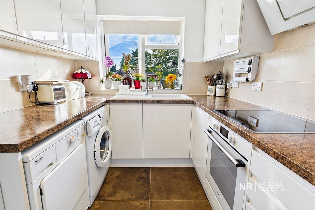 Property photo 3 of 13 Kitchen