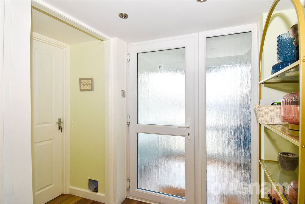 Property photo 2 of 25 Picture No. 17