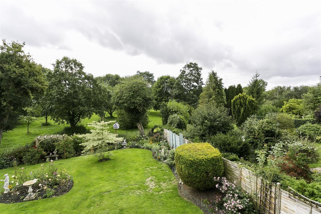 Property photo 2 of 20 Rear Garden And Adjoining Recreation Grounde