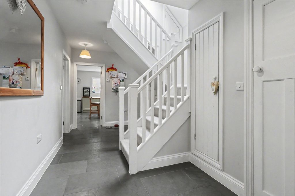 Property photo 2 of 17 Hallway