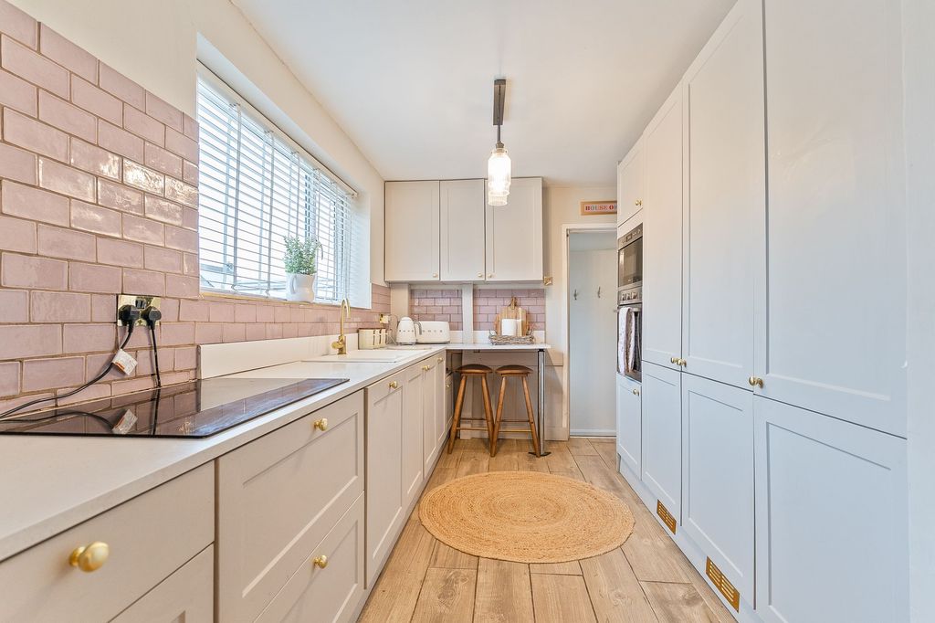 Property photo 2 of 24