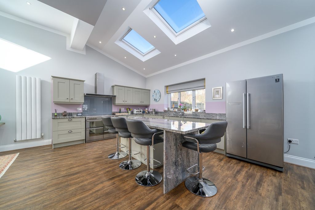 Property photo 2 of 38 Kitchen Diner-1