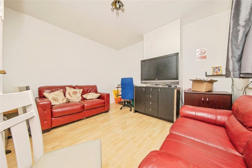 Property photo 2 of 31 Picture No. 24