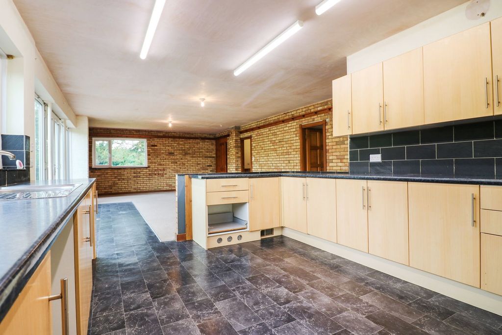 Additional image 10 of 6 bed detached house for saleSt. Barnabas Road, Barnetby DN38
