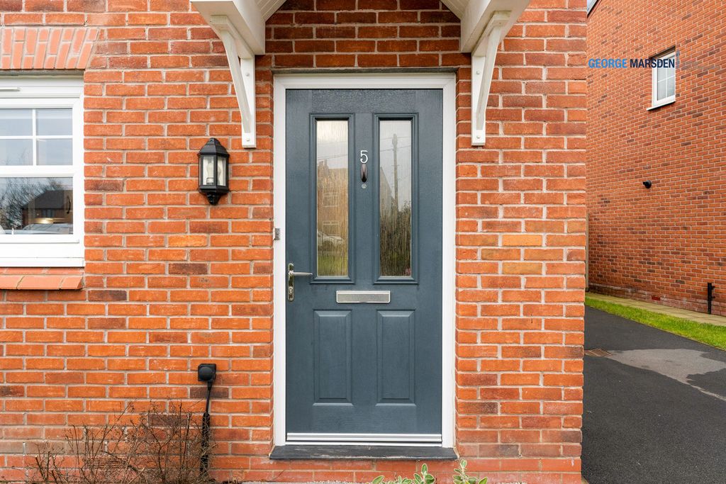 Property photo 2 of 31