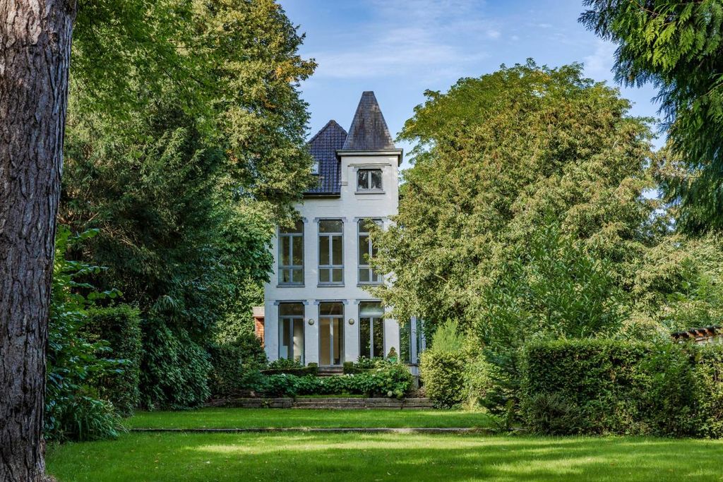 Property photo 1 of 18