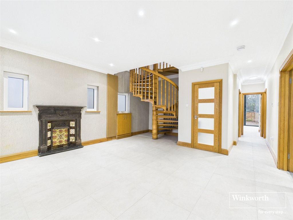 Property photo 3 of 27 Picture No. 17