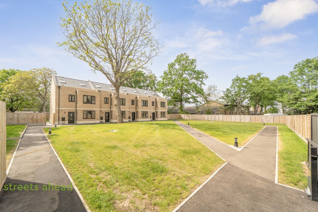 Property photo 1 of 17 B217Dace-Ec85-42F...