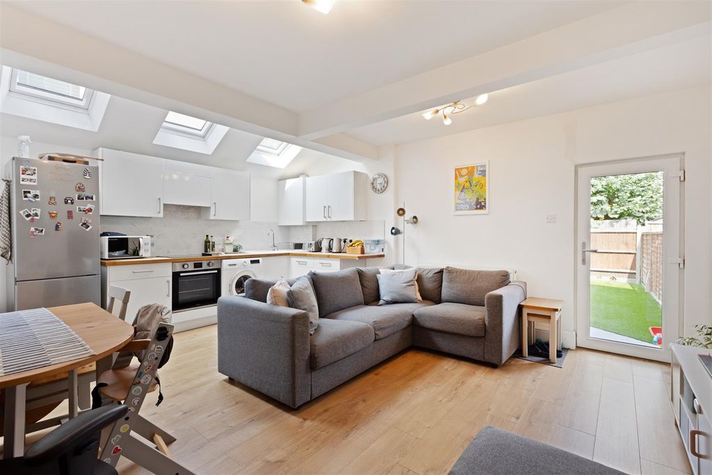 Property photo 1 of 10 Kitchen &amp; Reception
