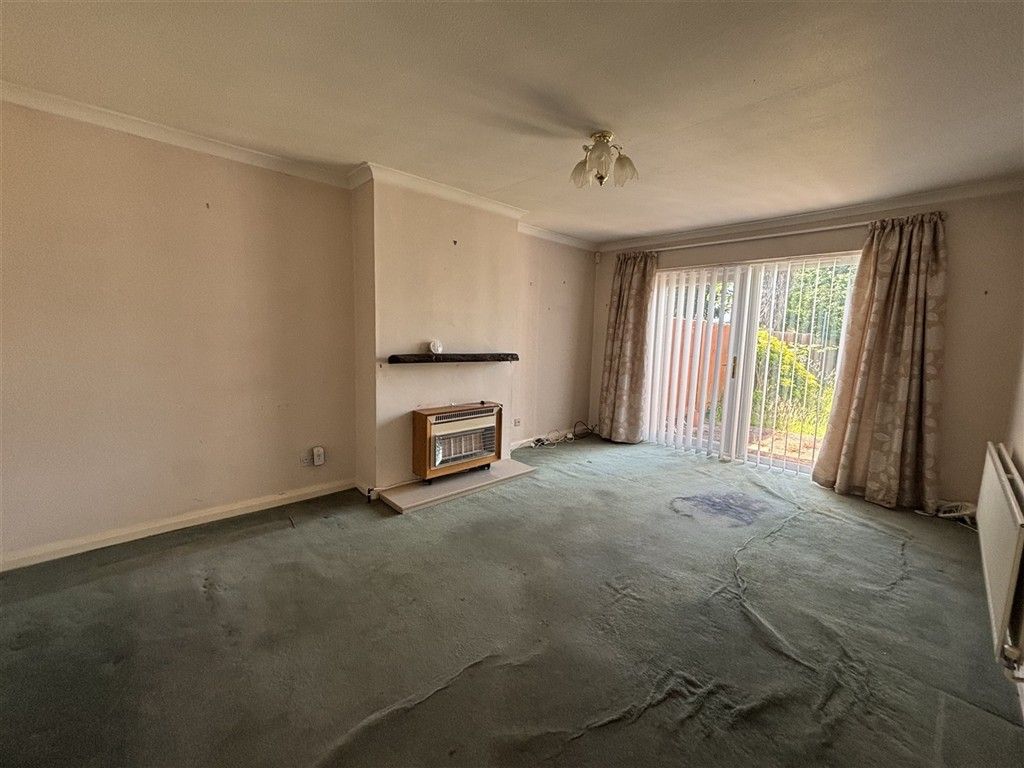 Property photo 3 of 11 Lounge