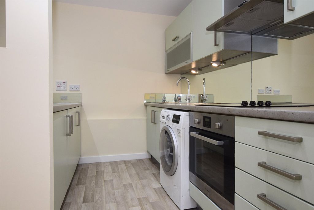 Property photo 1 of 10 Kitchen